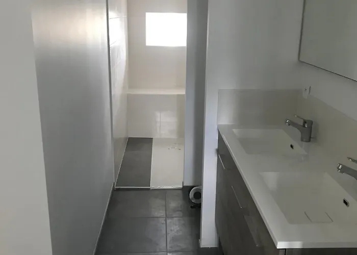 Les De La Menie Chanverrie